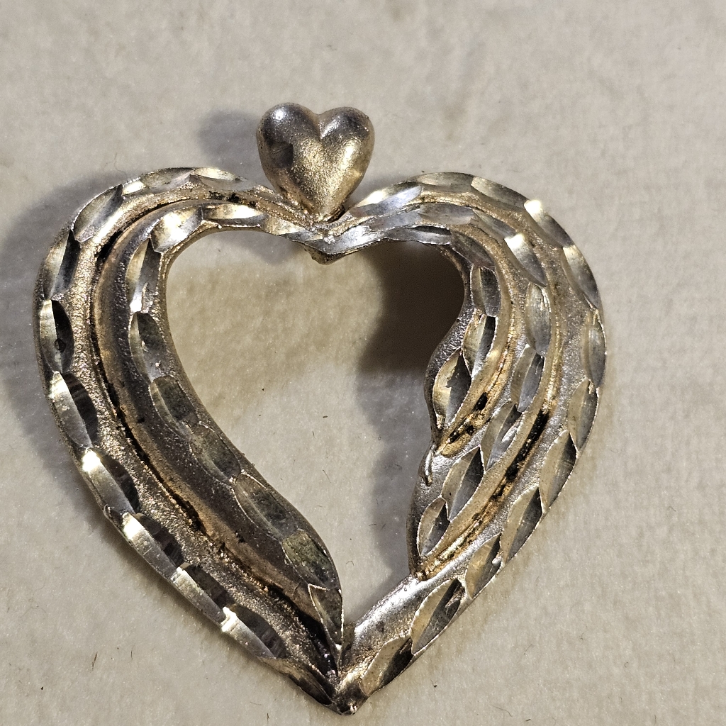 Vintage Sterling Silver Heart Pendant 22$
